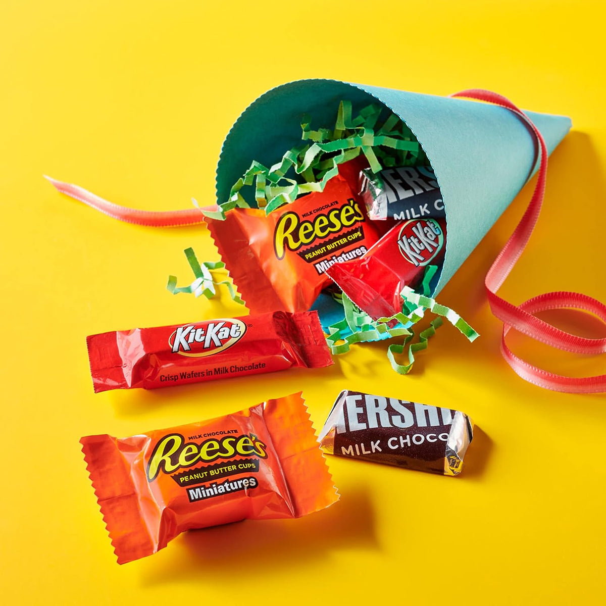 HERSHEY'S Assorted Chocolate Halloween Candy Bulk Variety Pack – Three-Brand Chocolate Gift Set for Holiday Gifting