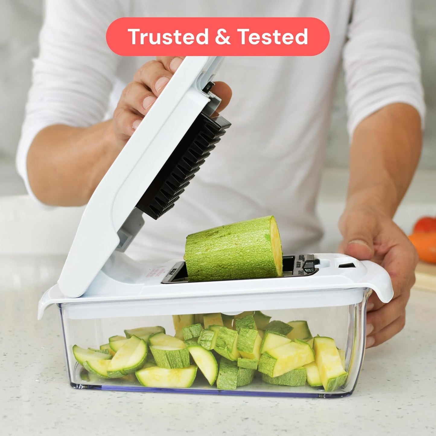 5-cup built-in catch container that keeps counters mess-free