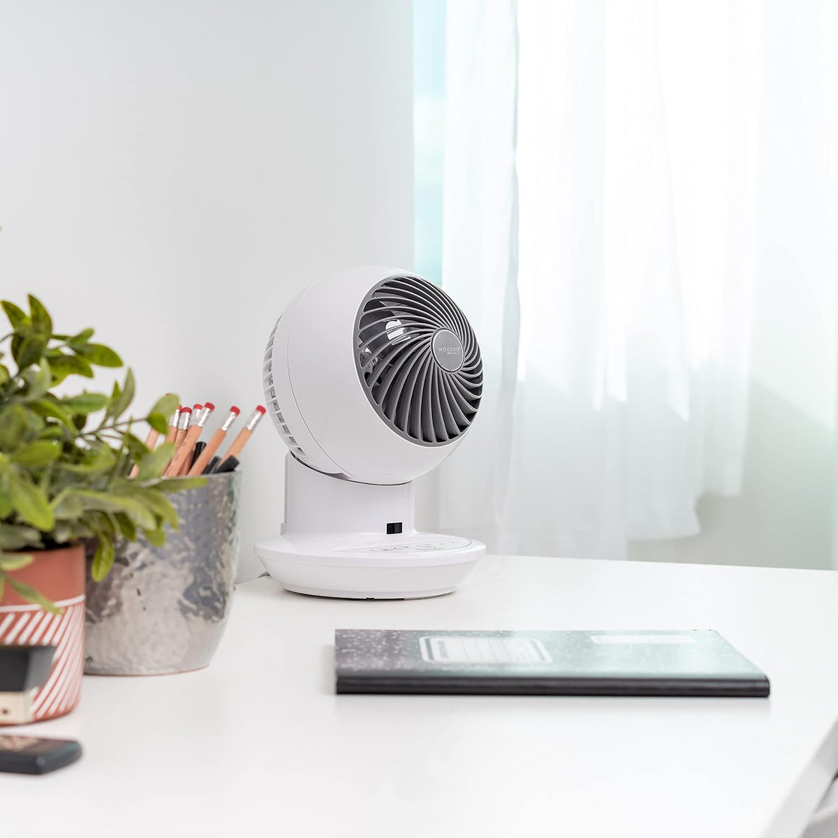 65° auto-oscillation combined with 90° manual vertical tilt across multiple angles for directed airflow
