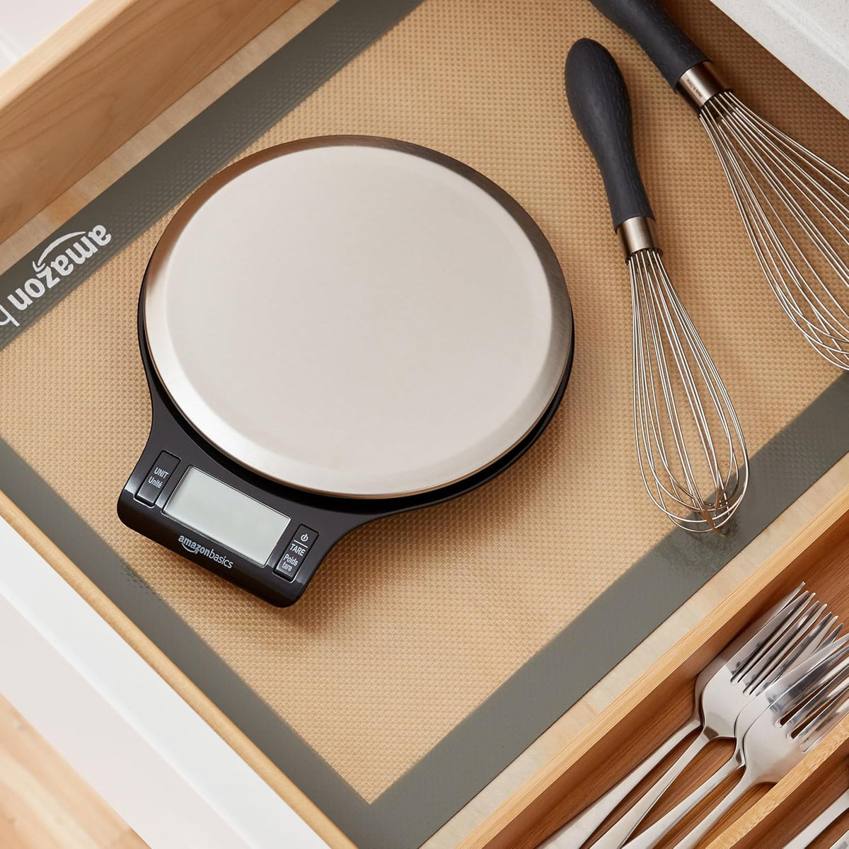 Amazon Basics Kitchen Scale with LCD Display – Understated Black and Stainless Steel Finish for Uncluttered Spaces