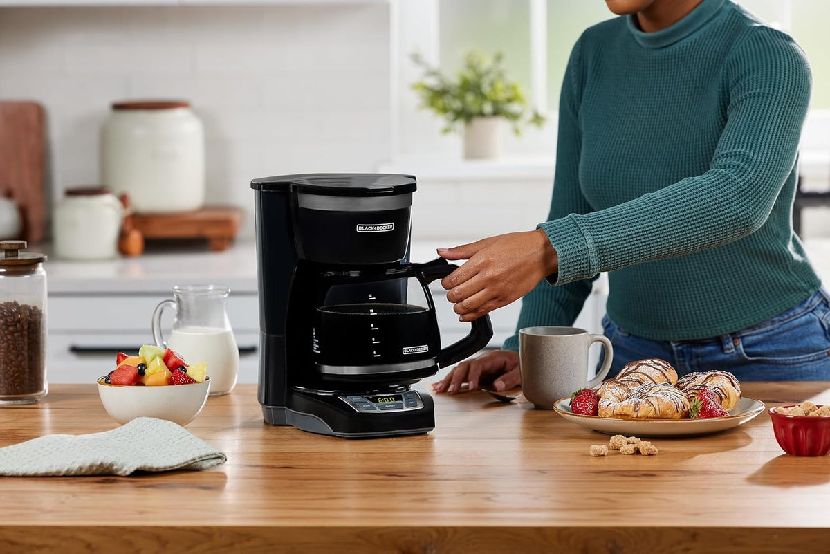 BLACK+DECKER 12-Cup Programmable Coffee Maker for Study and Focus Sessions, Sneak-A-Cup Mid-Brew Pause Feature