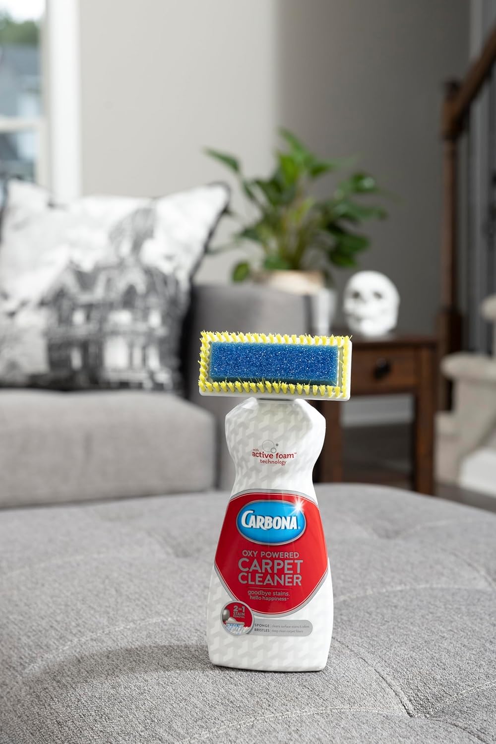 built-in 2-in-1 sponge and bristle applicator for surface and deep-fiber treatment