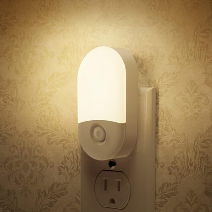 built-in smart dusk-to-dawn light sensor for automatic on/off