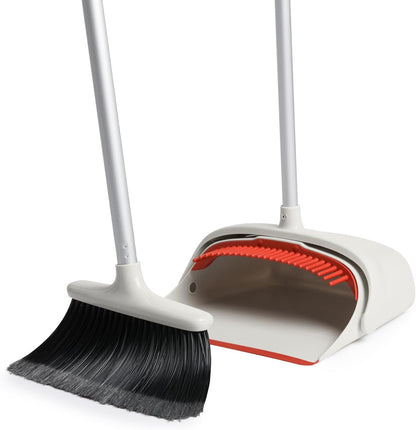 built-in teeth on the dustpan to comb dust and hair out of the broom bristles