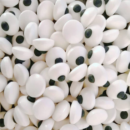 edible candy construction in 1cm diameter spheres for proportional dessert topping