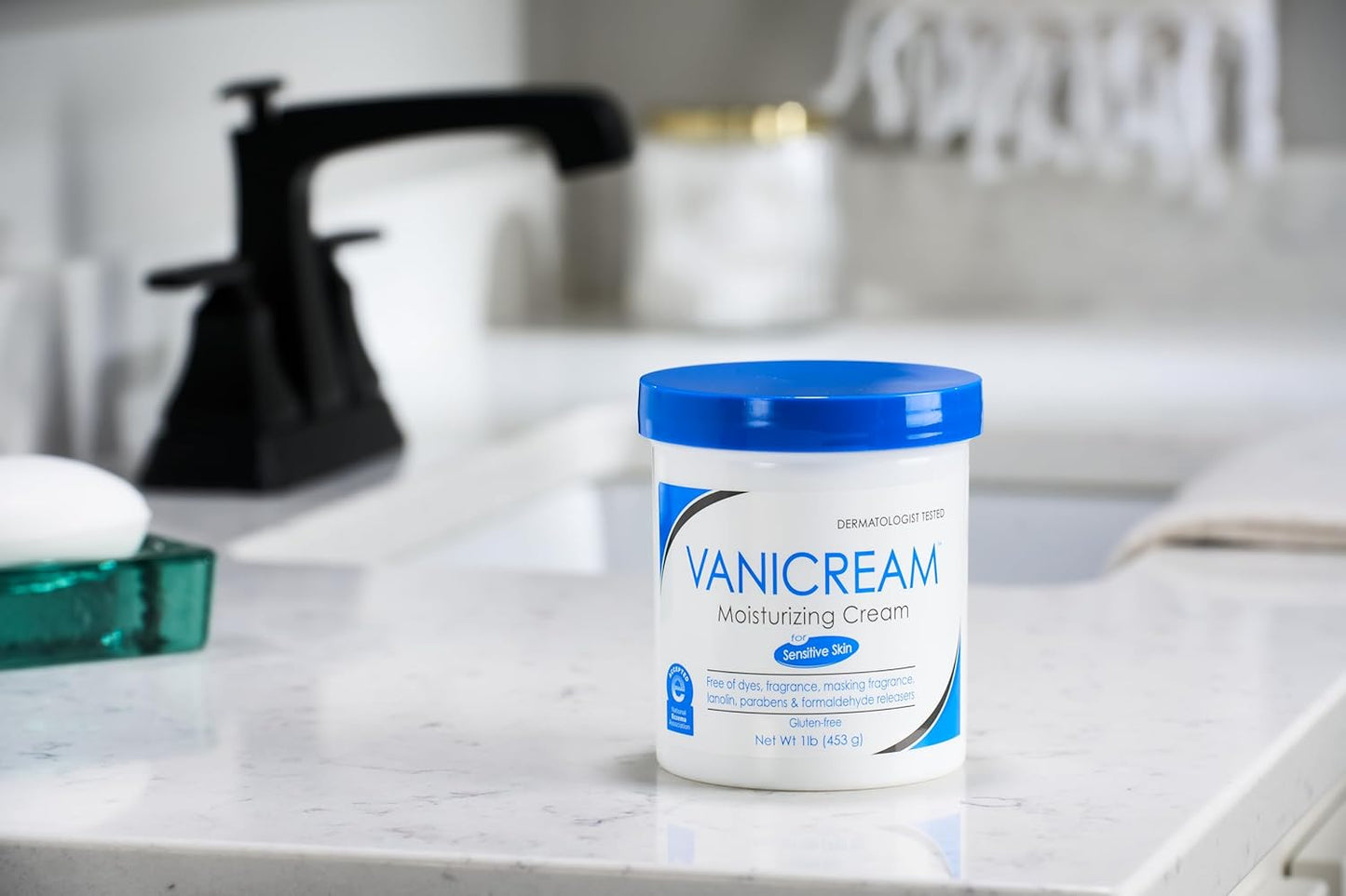 eight size variants ranging from 2 fl oz travel jars to a 32 oz family tub and multi-pack bundles
