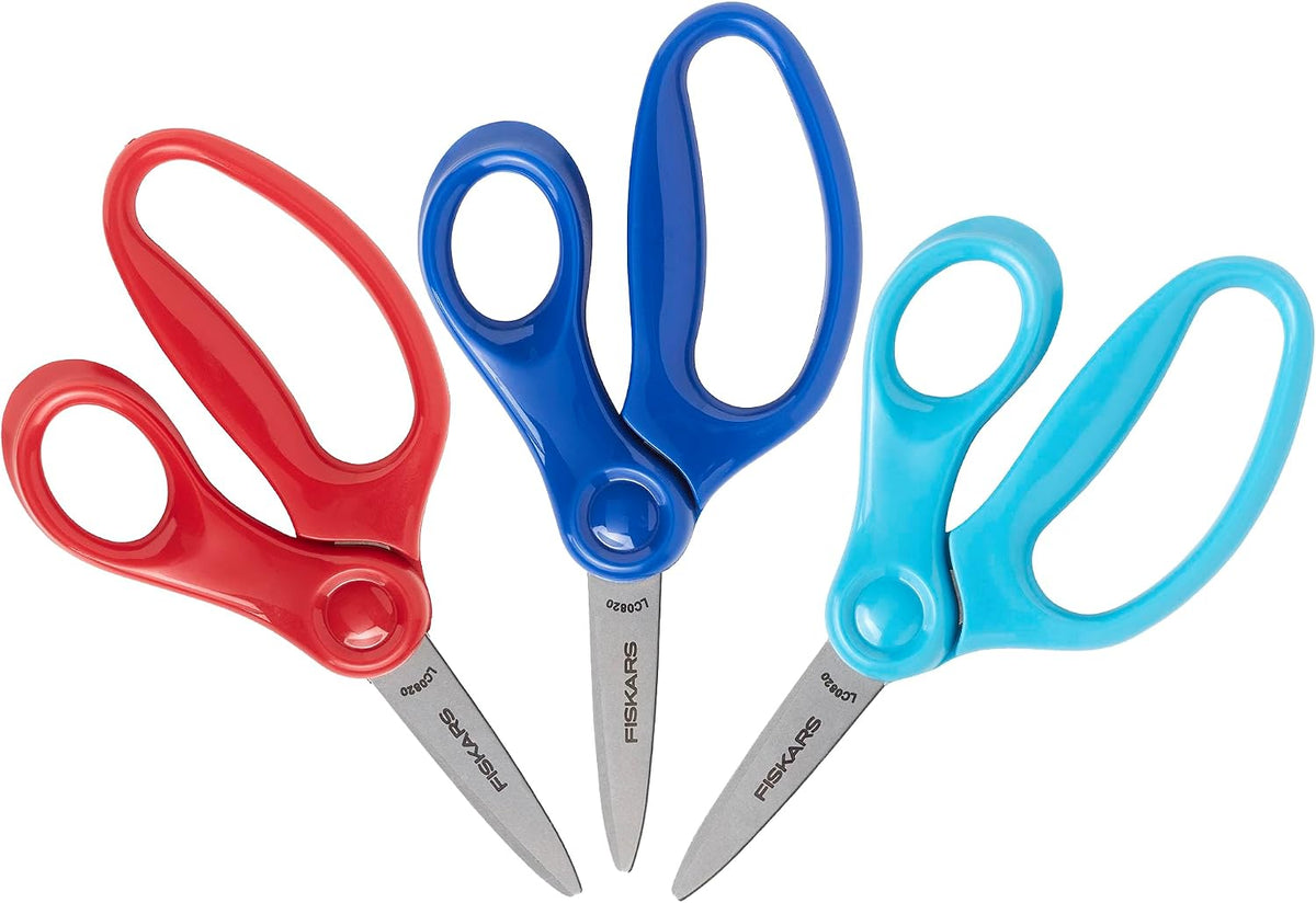 ergonomic thumb loop and enlarged finger loop engineered for kids' hands ages 4-7