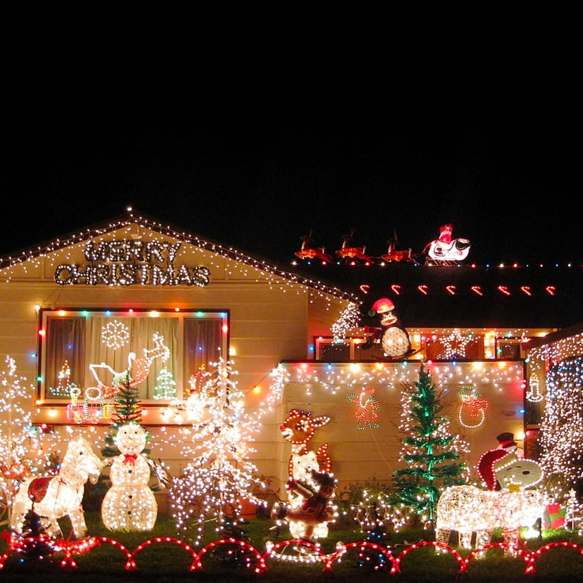 ip44 water resistance and a 5-watt led system support indoor and outdoor seasonal lighting