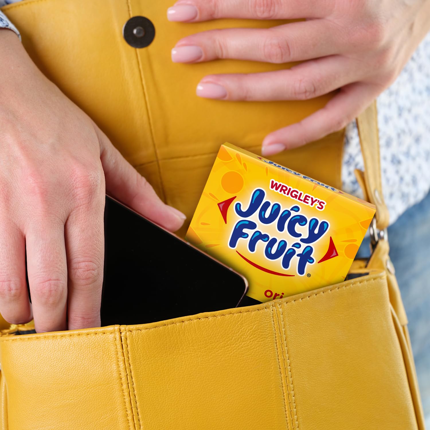 lightweight 4.85 ounce total weight for travel-friendly carry