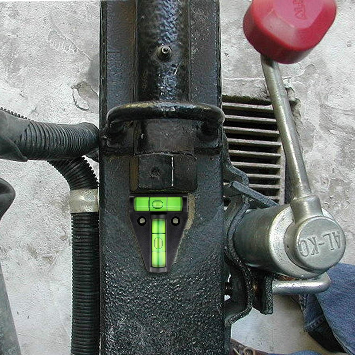 lightweight plastic construction at 3.42 oz total weight