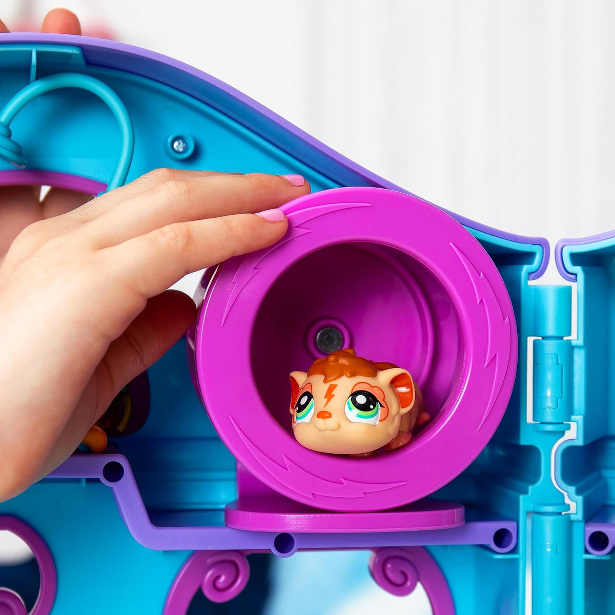 Littlest Pet Shop Gen 7 Playset – Birthday Gift for Kids and LPS Collectors, Surprise Reveal
