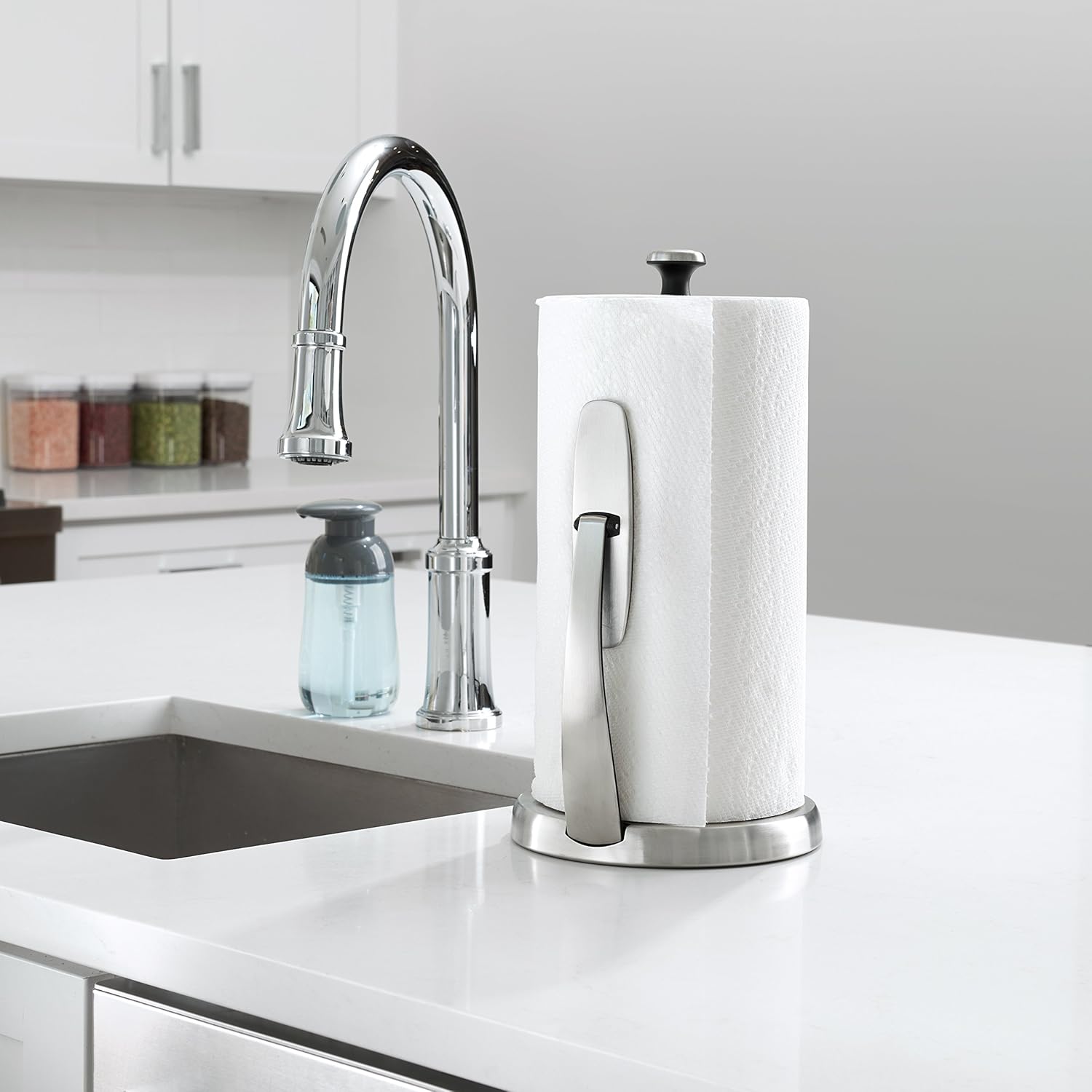 OXO Good Grips SimplyTear Paper Towel Holder Countertop – Designer-Friendly Utility Holder for Open-Concept Living Spaces