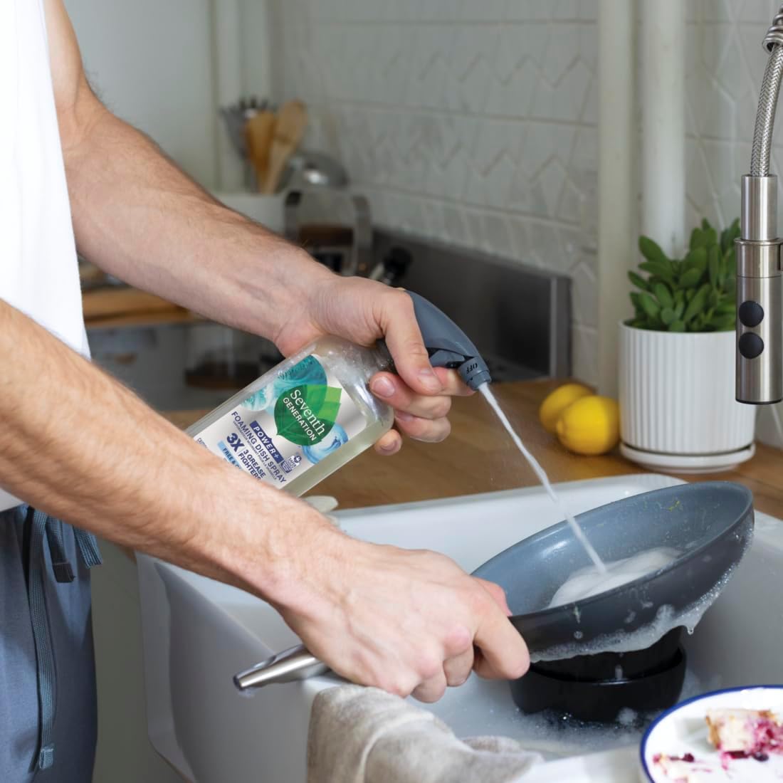 Seventh Generation Foaming Dish Spray — Time-Saving Foaming Formula for High-Turnover Home Kitchens