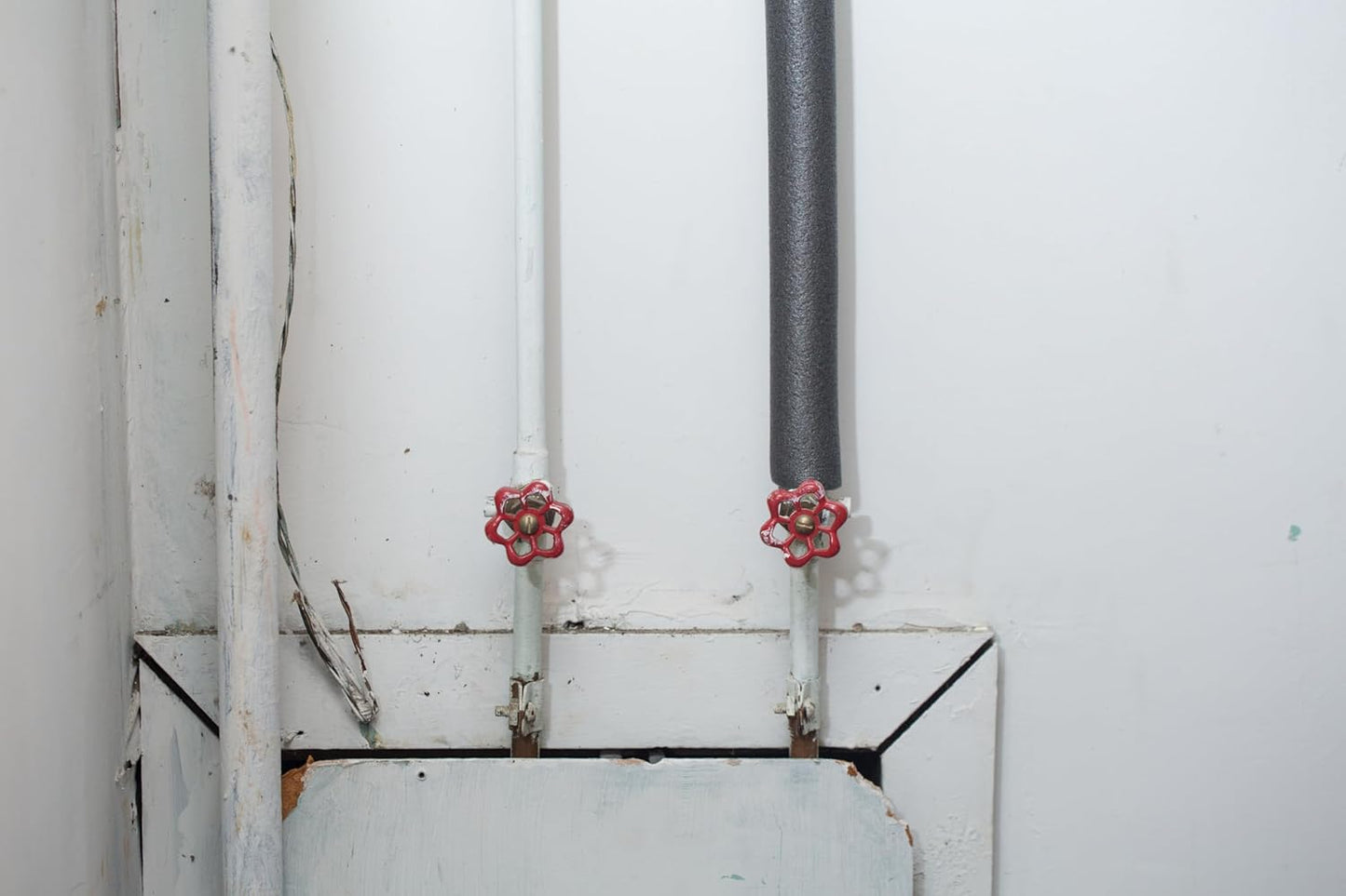sized to fit standard 1/2" to 3/4" residential water pipes