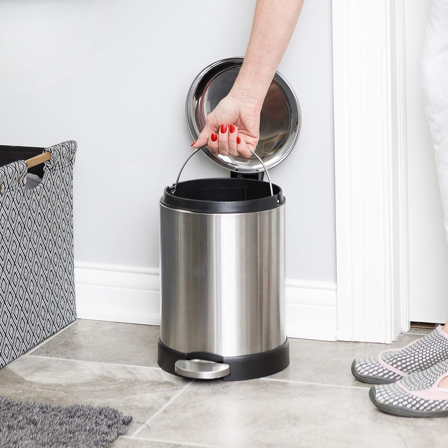 soft-close lid with silent operation