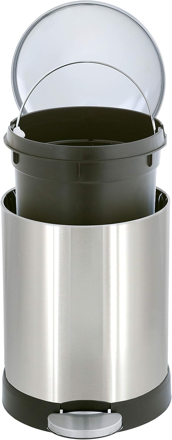 stay-open lid that tilts back 90° for easy bag changes