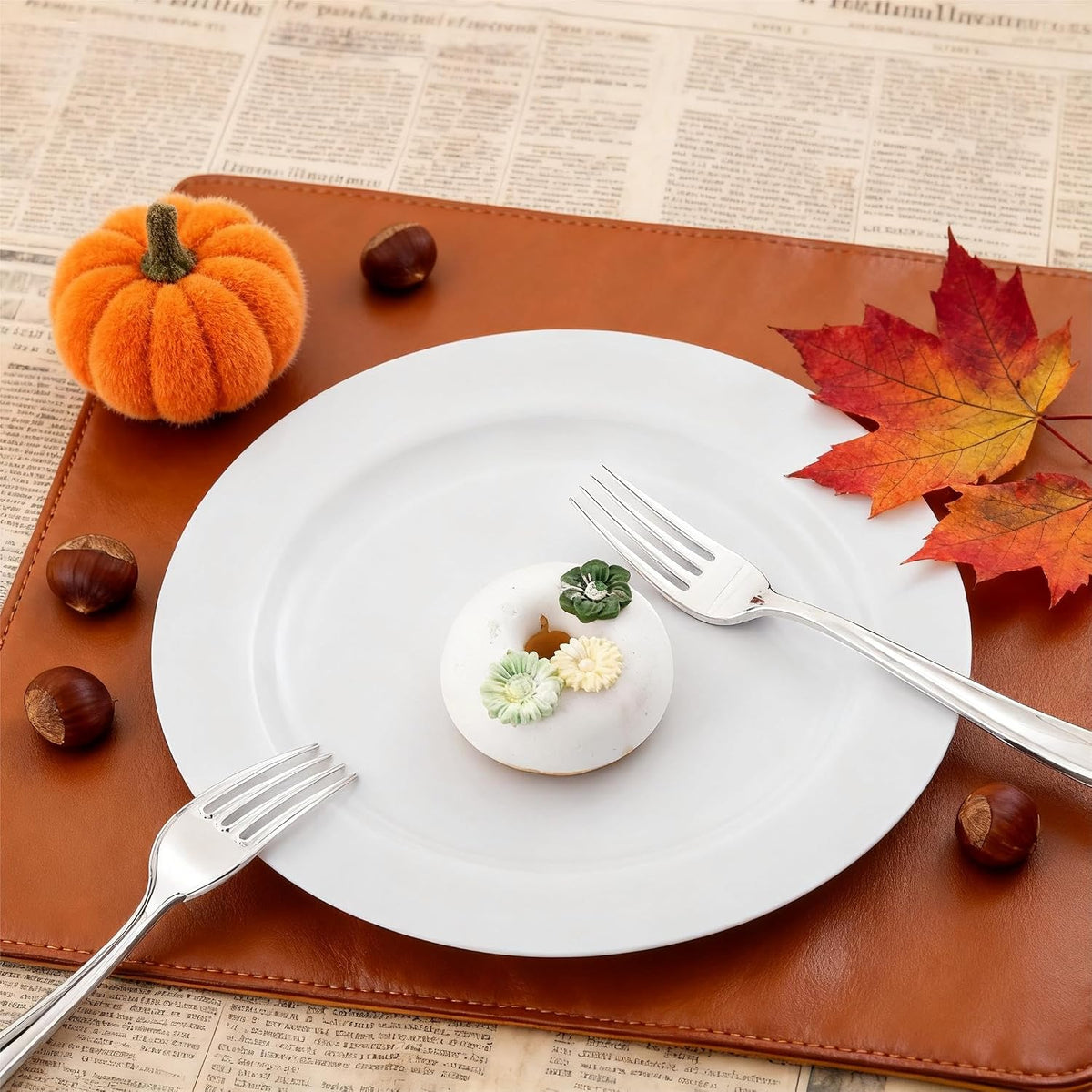 unpatterned white plates in the main style, plus 19 color and pattern variants across the product line